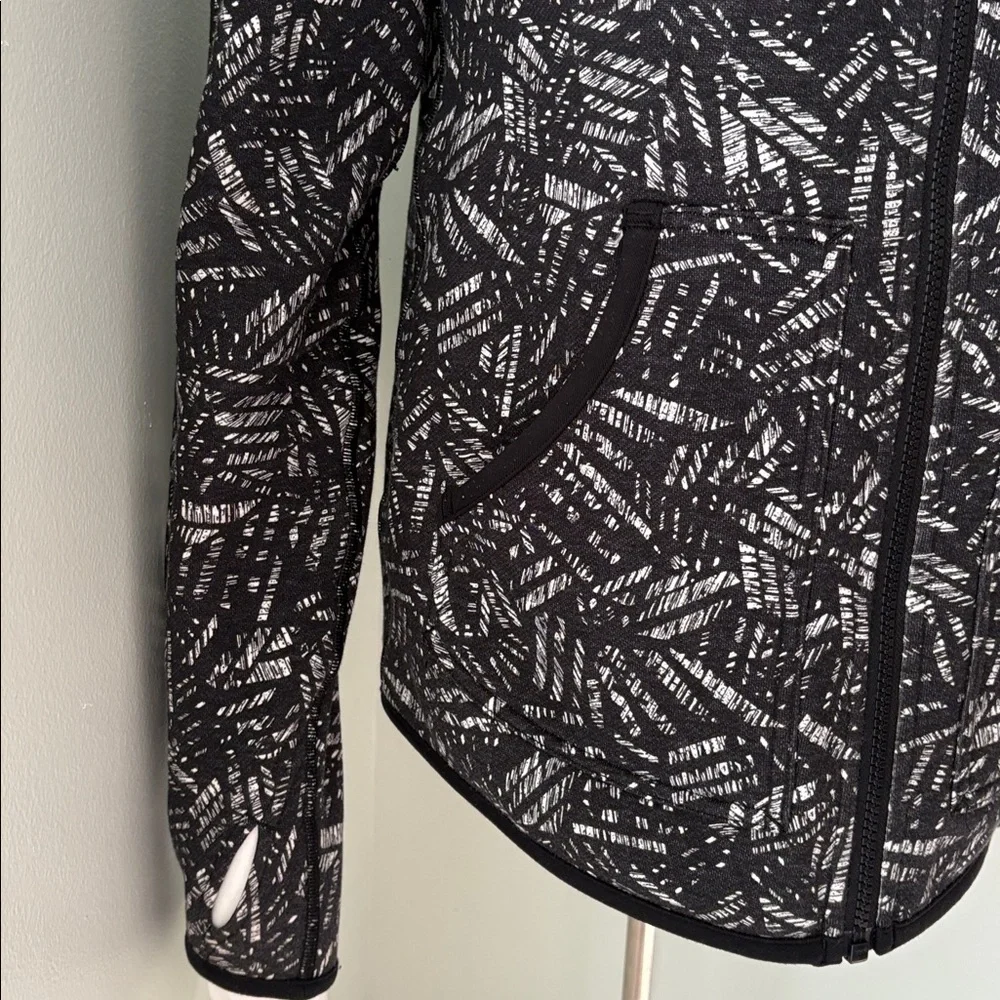 Ivivva by Lululemon Warm Moments Hooded Athleisure Zip Jacket Black White Geo 14